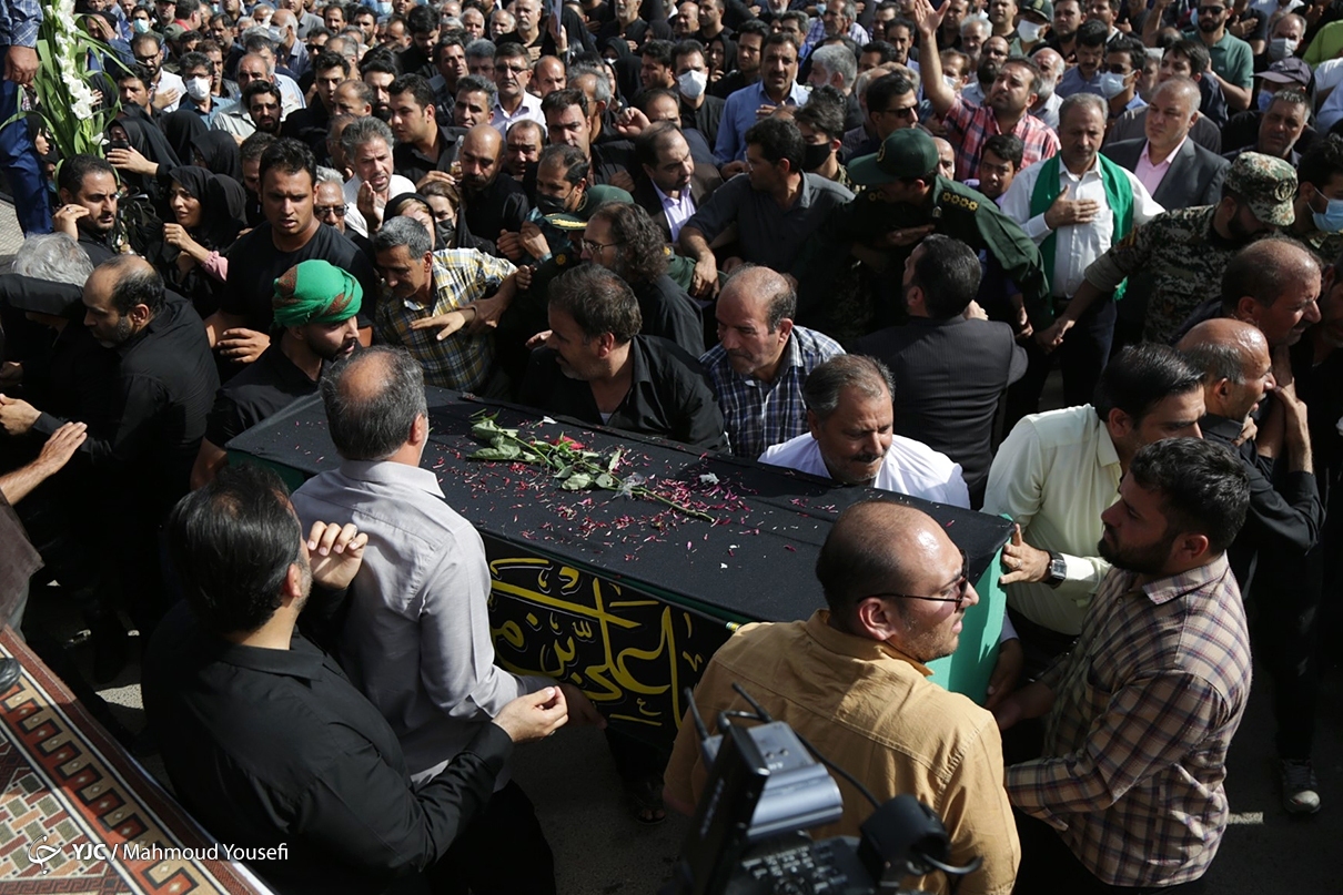 تصاویر: تشییع پیکر جان باختگان قطار مسافری مشهد - یزد