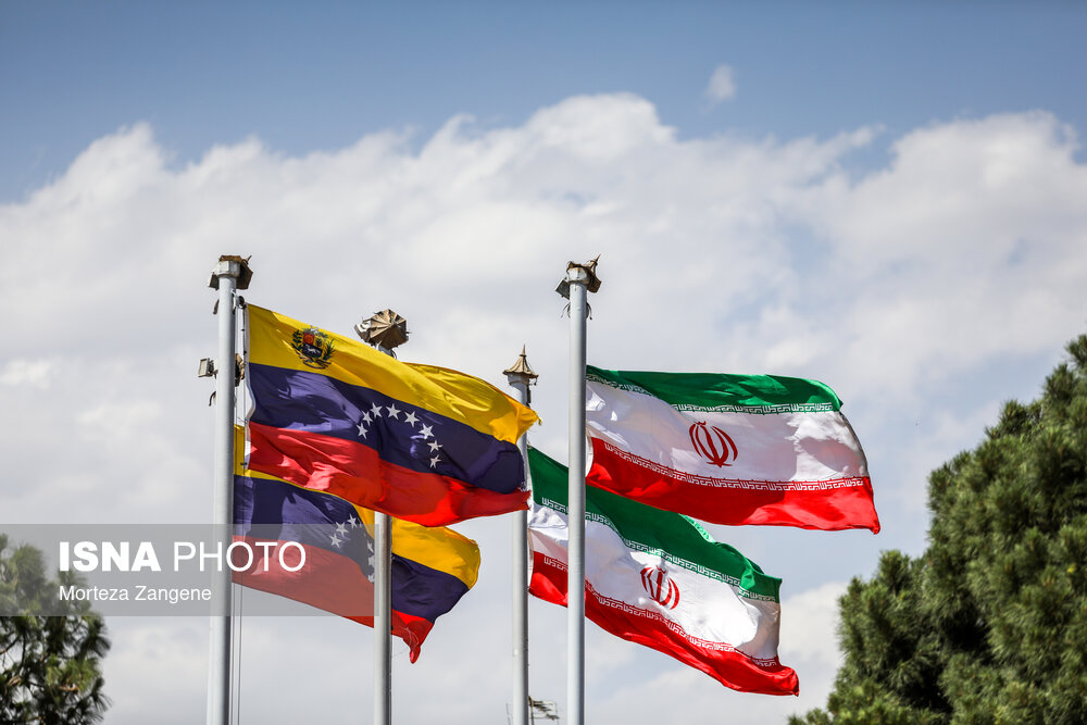 تصاویر: ورود رییس جمهور ونزوئلا به ایران