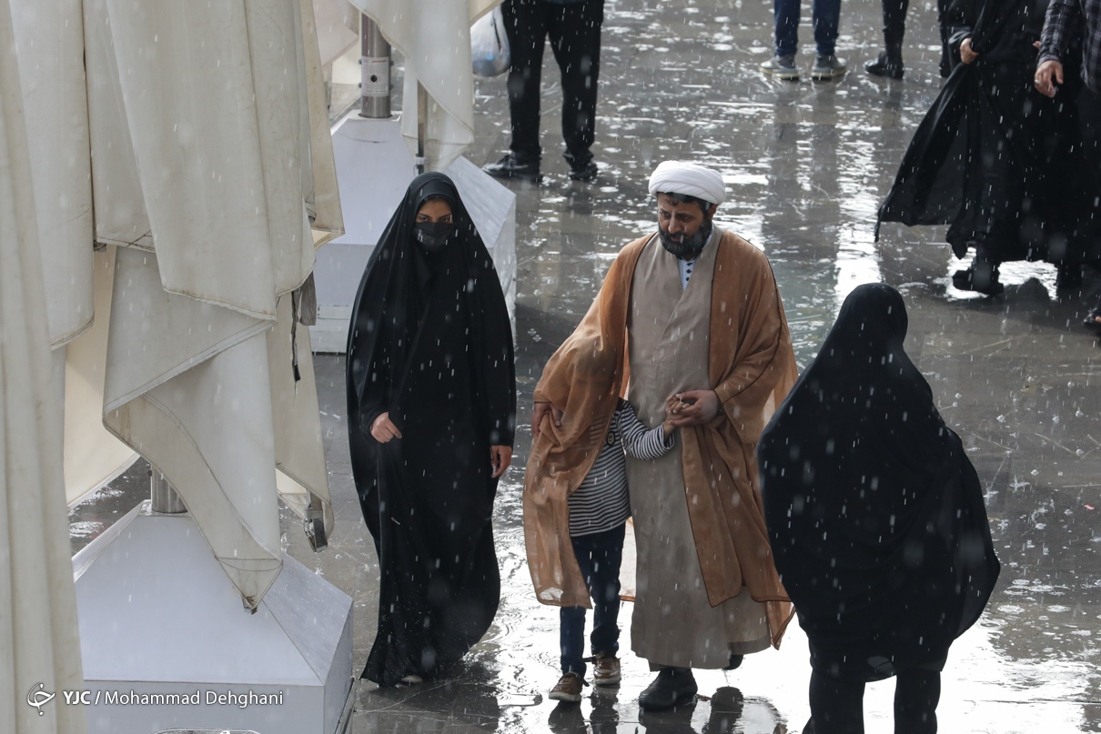 تصاویر: باران رحمت در شب میلاد امام رضا (ع)