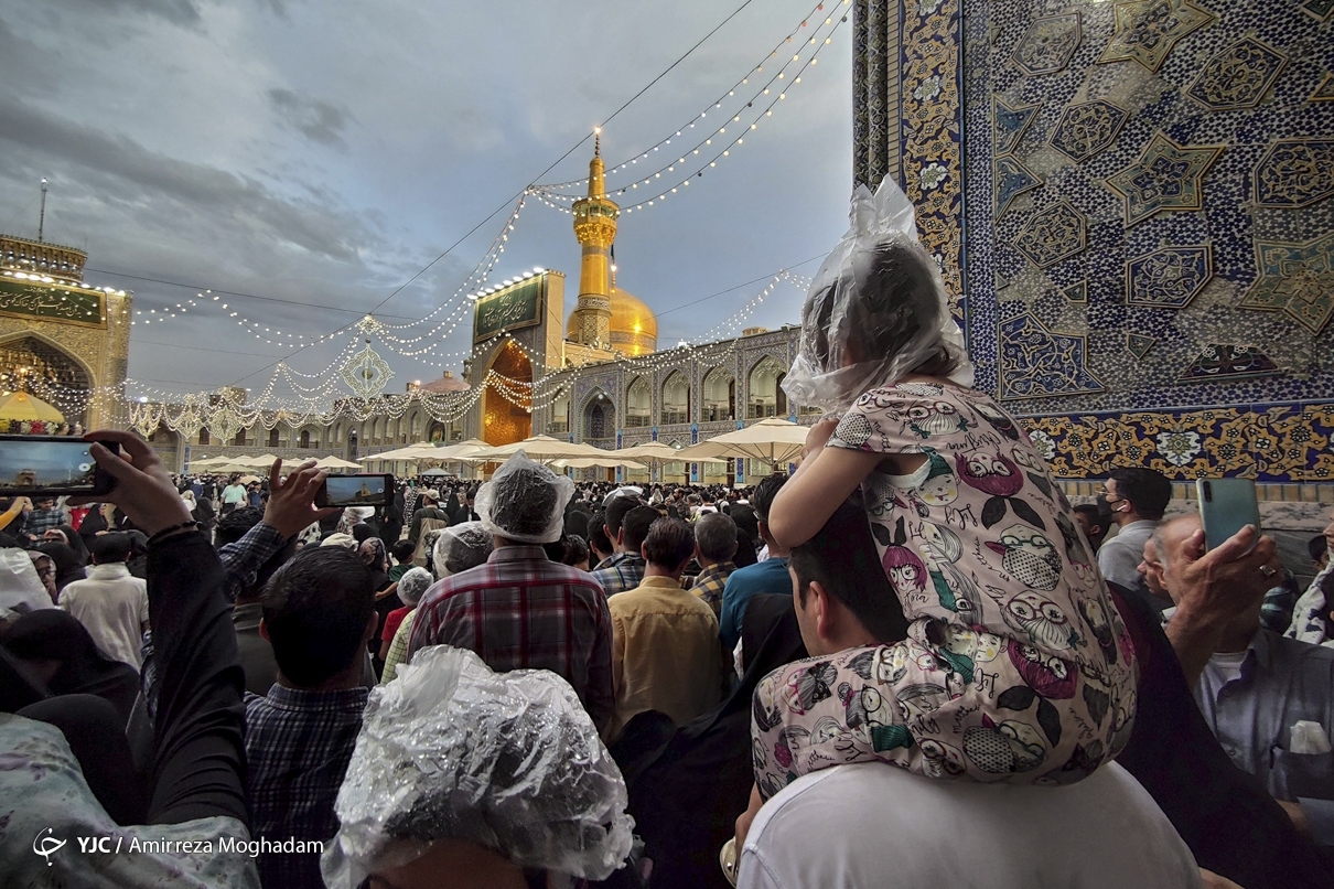 تصاویر: باران رحمت در شب میلاد امام رضا (ع)
