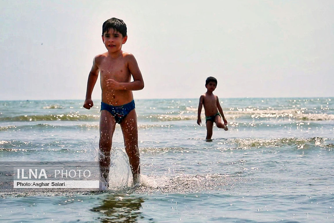تصاویر: آب تنی در ساحل خلیج فارس