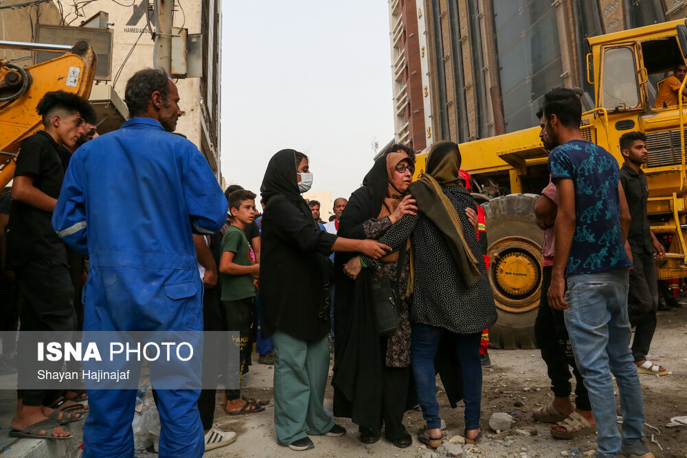 تصاویر: دومین روز آوار برداری ساختمان متروپل - آبادان