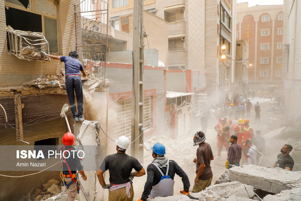 تصاویر: دومین روز آوار برداری ساختمان متروپل - آبادان