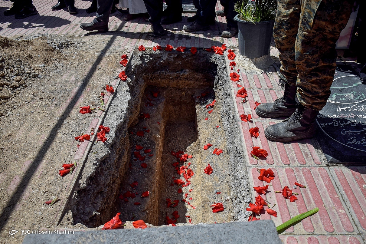 تصاویر: تشییع &laquo;احسان قدبیگی&raquo; شهید صنعت دفاعی - اراک
