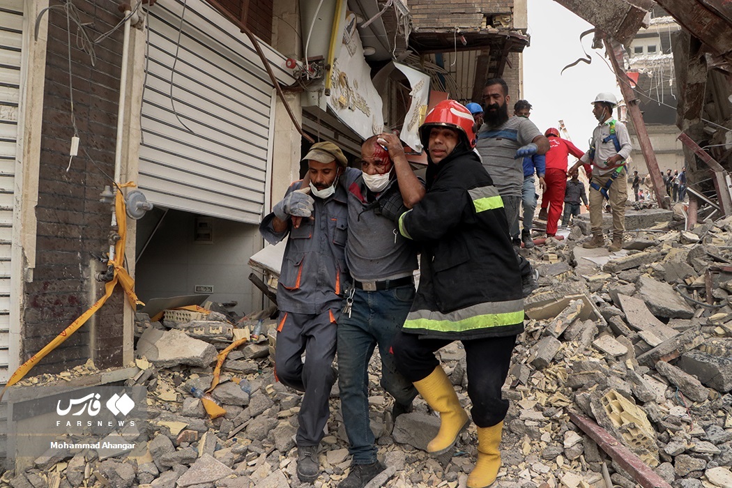 تصاویر: ۱۲۰ ساعت نفس&zwnj;گیر امدادگران &laquo;متروپُل&raquo;