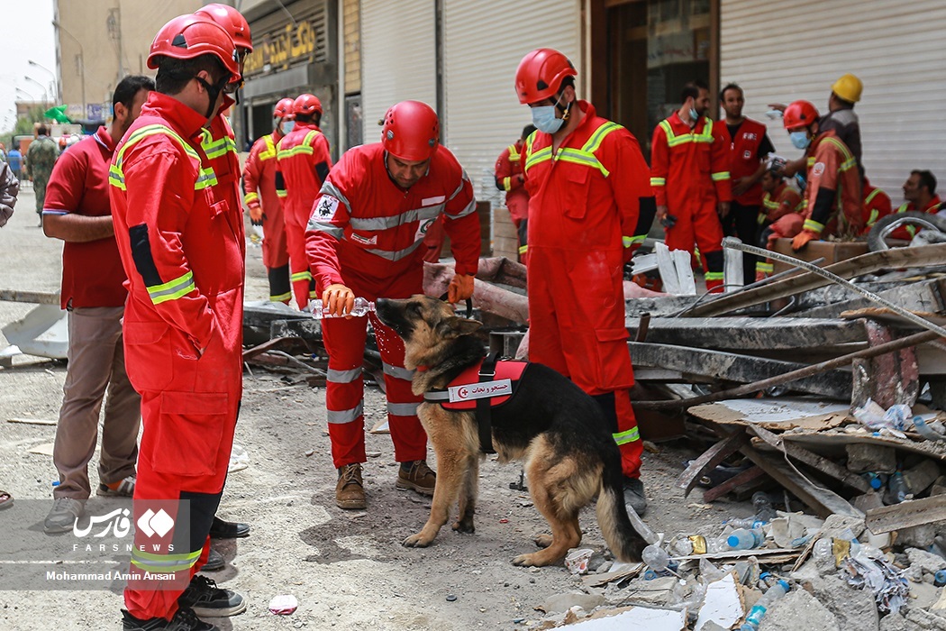 تصاویر: ۱۲۰ ساعت نفس&zwnj;گیر امدادگران &laquo;متروپُل&raquo;