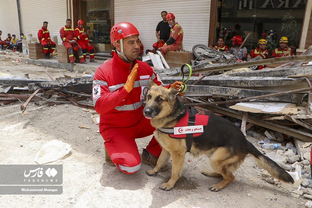 تصاویر: ۱۲۰ ساعت نفس&zwnj;گیر امدادگران &laquo;متروپُل&raquo;