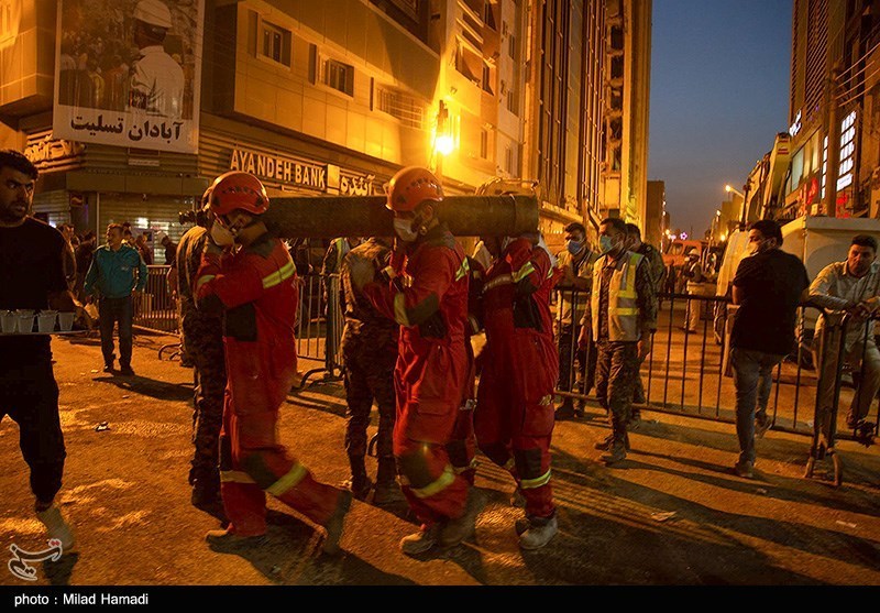 تصاویر: آواربرداری شبانه روزی متروپل - آبادان