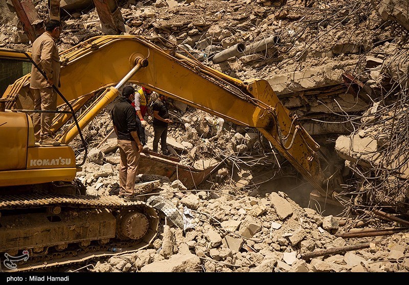 تصاویر: آواربرداری شبانه روزی متروپل - آبادان