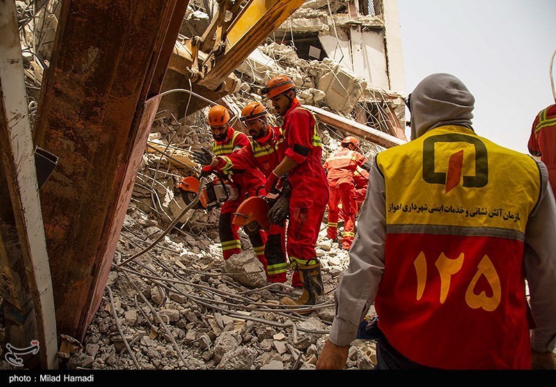 تصاویر: آواربرداری شبانه روزی متروپل - آبادان