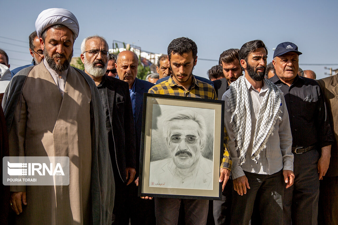 تصاویر: تشییع خالق &laquo;آمدم&zwnj;ای شاه پناهم بده&raquo; در قزوین