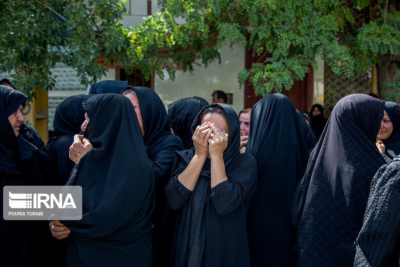 تصاویر: تشییع خالق &laquo;آمدم&zwnj;ای شاه پناهم بده&raquo; در قزوین