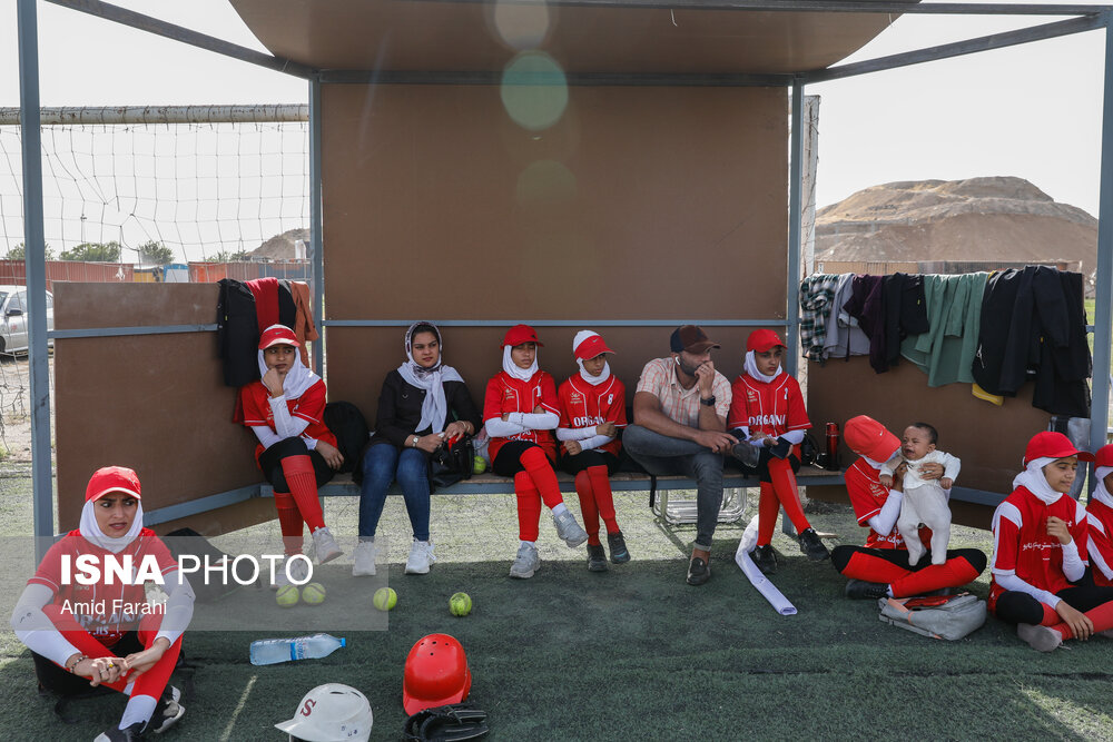 تصاویر: فینال مسابقات سافت بال بانوان ایران
