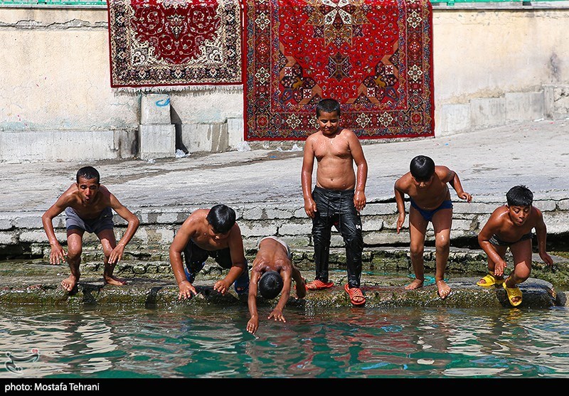 تصاویر: آب تنی در چشمه علی