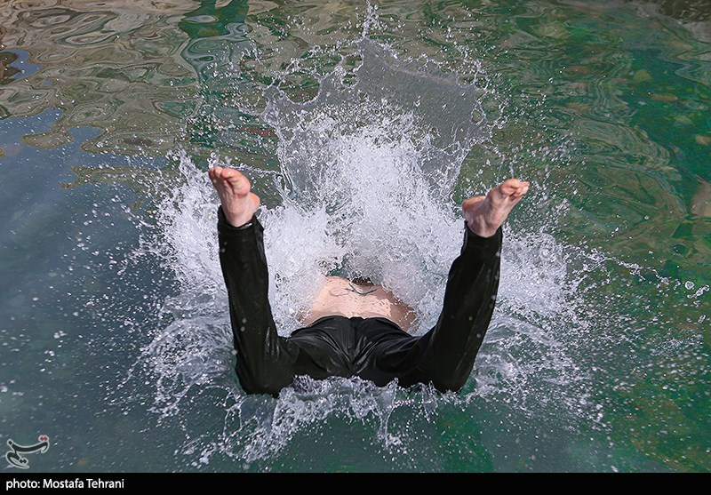 تصاویر: آب تنی در چشمه علی