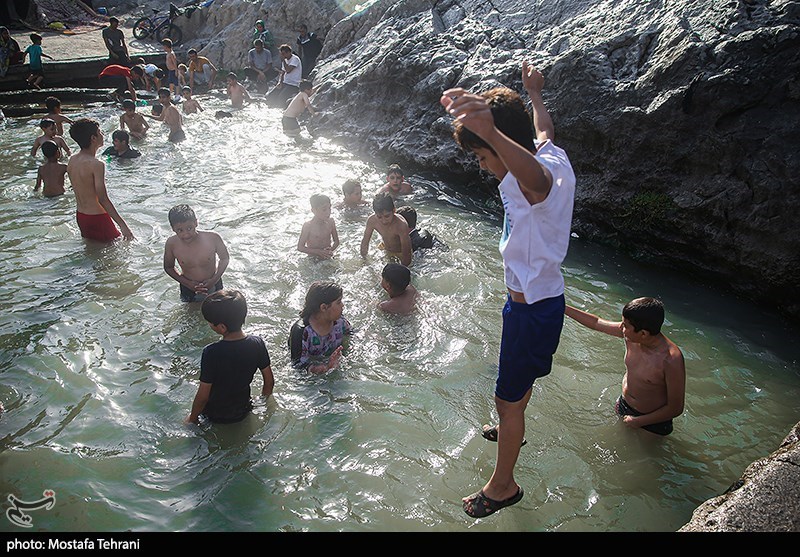تصاویر: آب تنی در چشمه علی