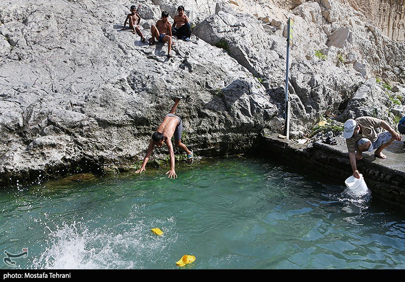 تصاویر: آب تنی در چشمه علی