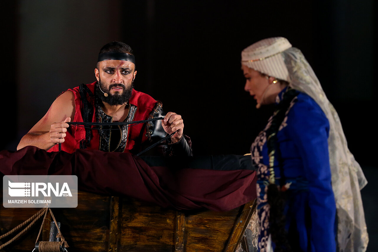 تصاویر: کنسرت نمایش &laquo;سی&zwnj;صد&raquo;