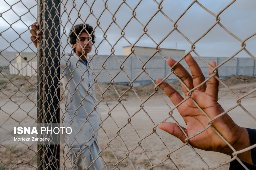 تصاویر: پا به توپ زیر چتر شرجی