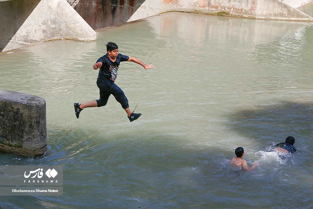 تصاویر: شنا در منطقه &laquo;شنا ممنوع&raquo;