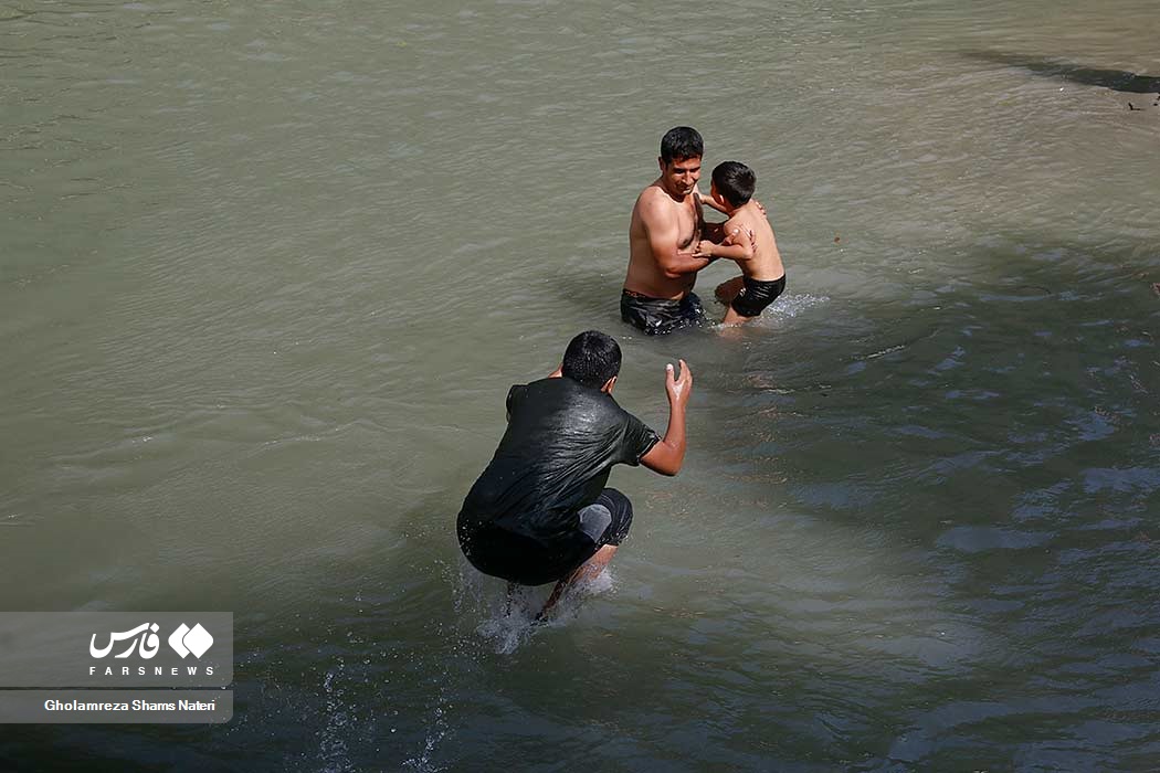 تصاویر: شنا در منطقه &laquo;شنا ممنوع&raquo;