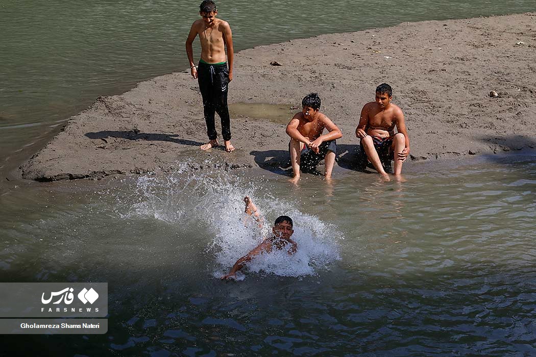 تصاویر: شنا در منطقه &laquo;شنا ممنوع&raquo;