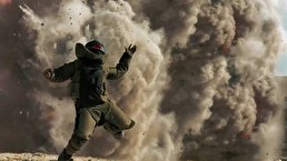 ویدیو / لباس عجیبی که توسط ارتش روسیه ساخته شده، این لباس ضد مین، ضد آتش و ضد انفجار است
