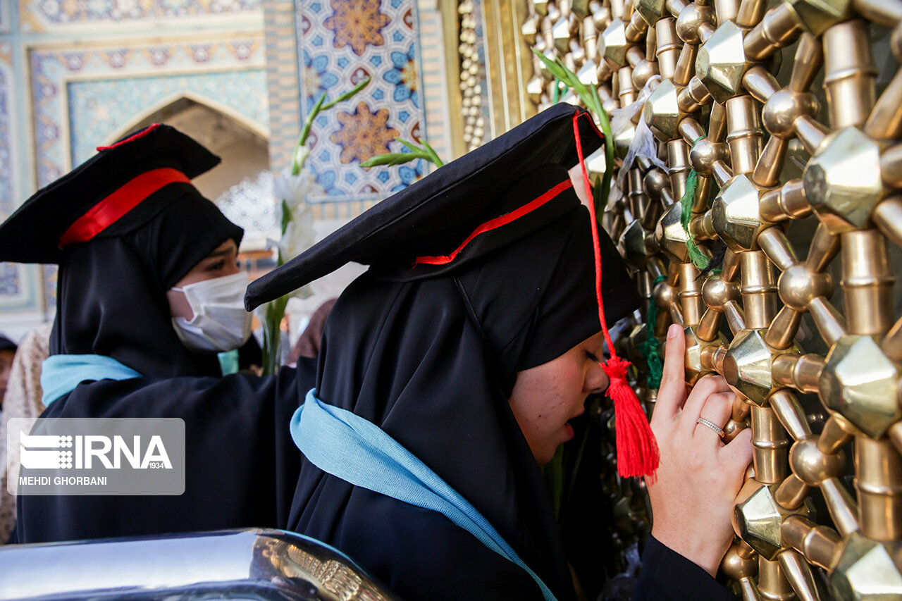تصاویر: آئین دانش آموختگی دانشجویان علوم پزشکی درحرم امام رضا (ع)