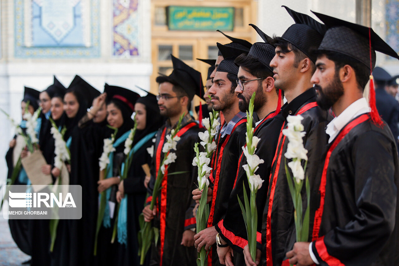 تصاویر: آئین دانش آموختگی دانشجویان علوم پزشکی درحرم امام رضا (ع)