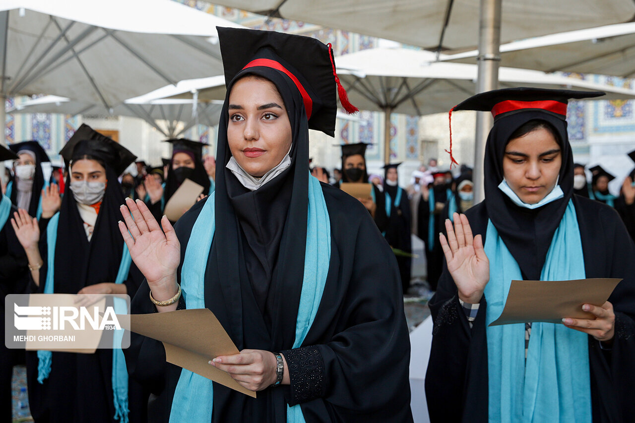 تصاویر: آئین دانش آموختگی دانشجویان علوم پزشکی درحرم امام رضا (ع)