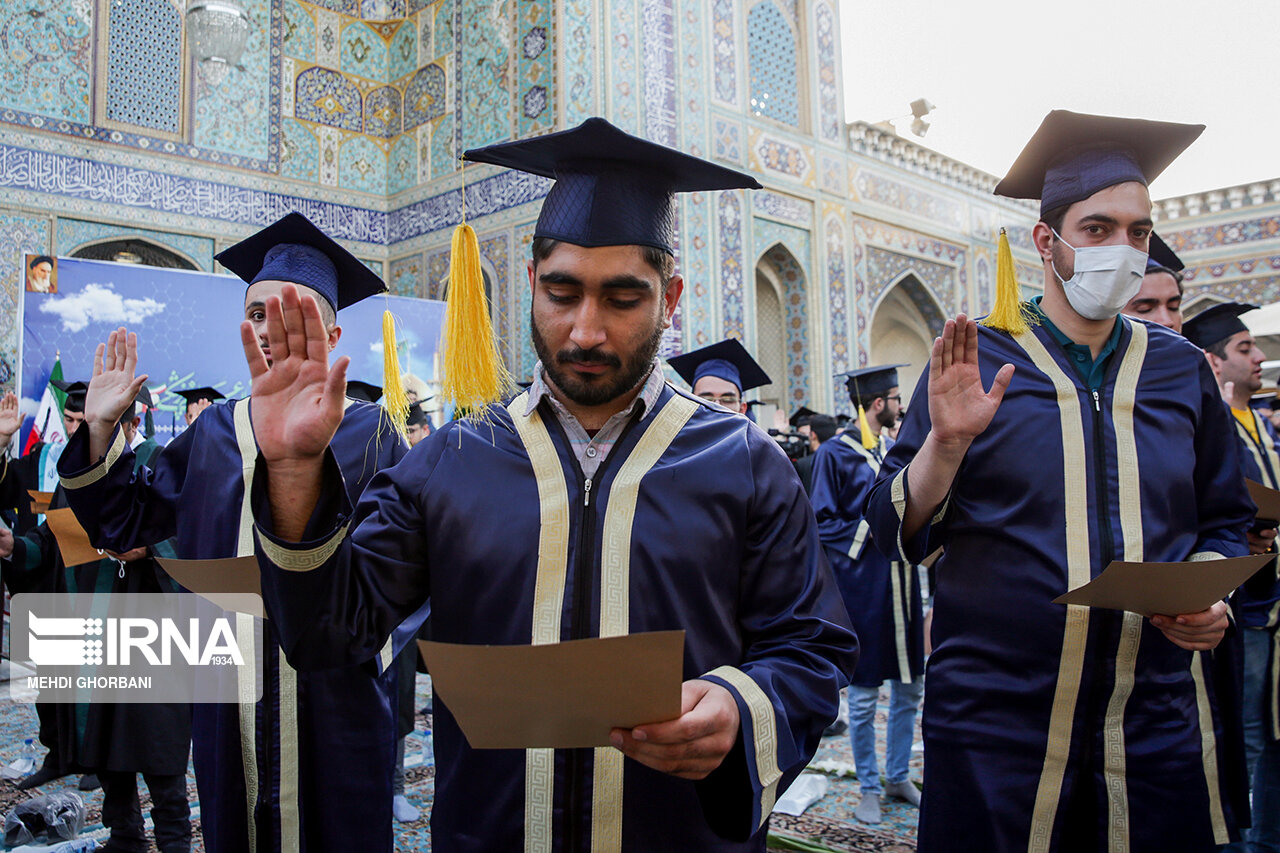 تصاویر: آئین دانش آموختگی دانشجویان علوم پزشکی درحرم امام رضا (ع)