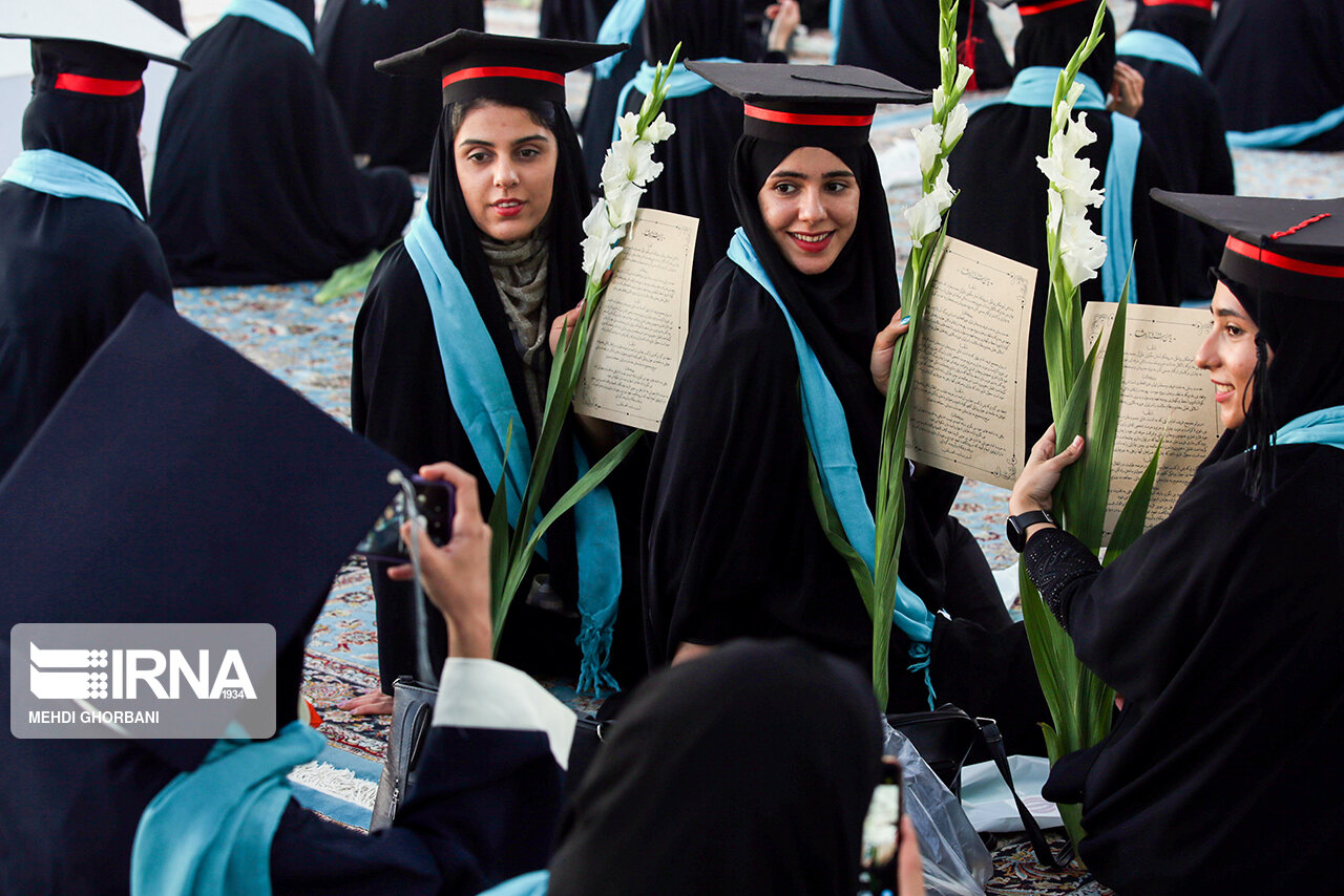 تصاویر: آئین دانش آموختگی دانشجویان علوم پزشکی درحرم امام رضا (ع)