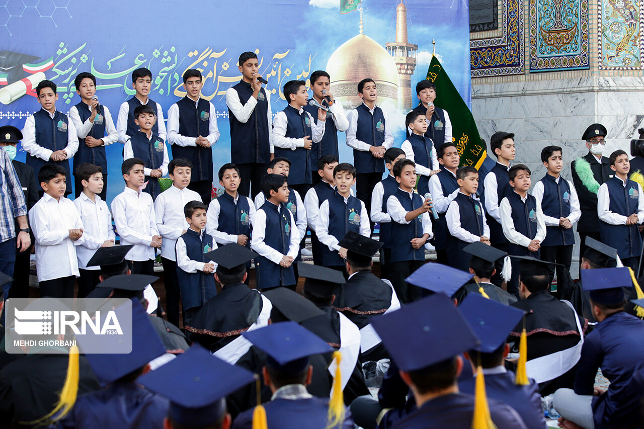 تصاویر: آئین دانش آموختگی دانشجویان علوم پزشکی درحرم امام رضا (ع)