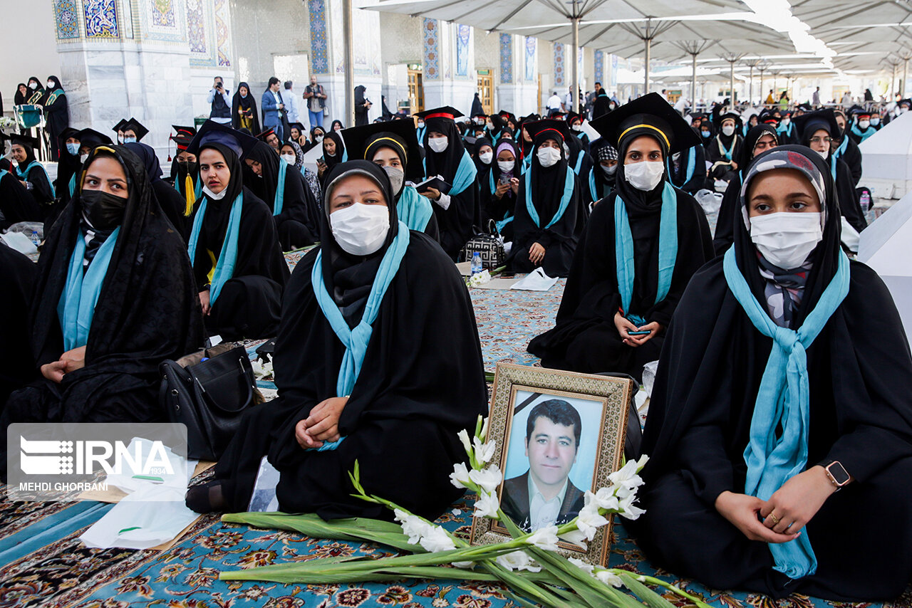 تصاویر: آئین دانش آموختگی دانشجویان علوم پزشکی درحرم امام رضا (ع)
