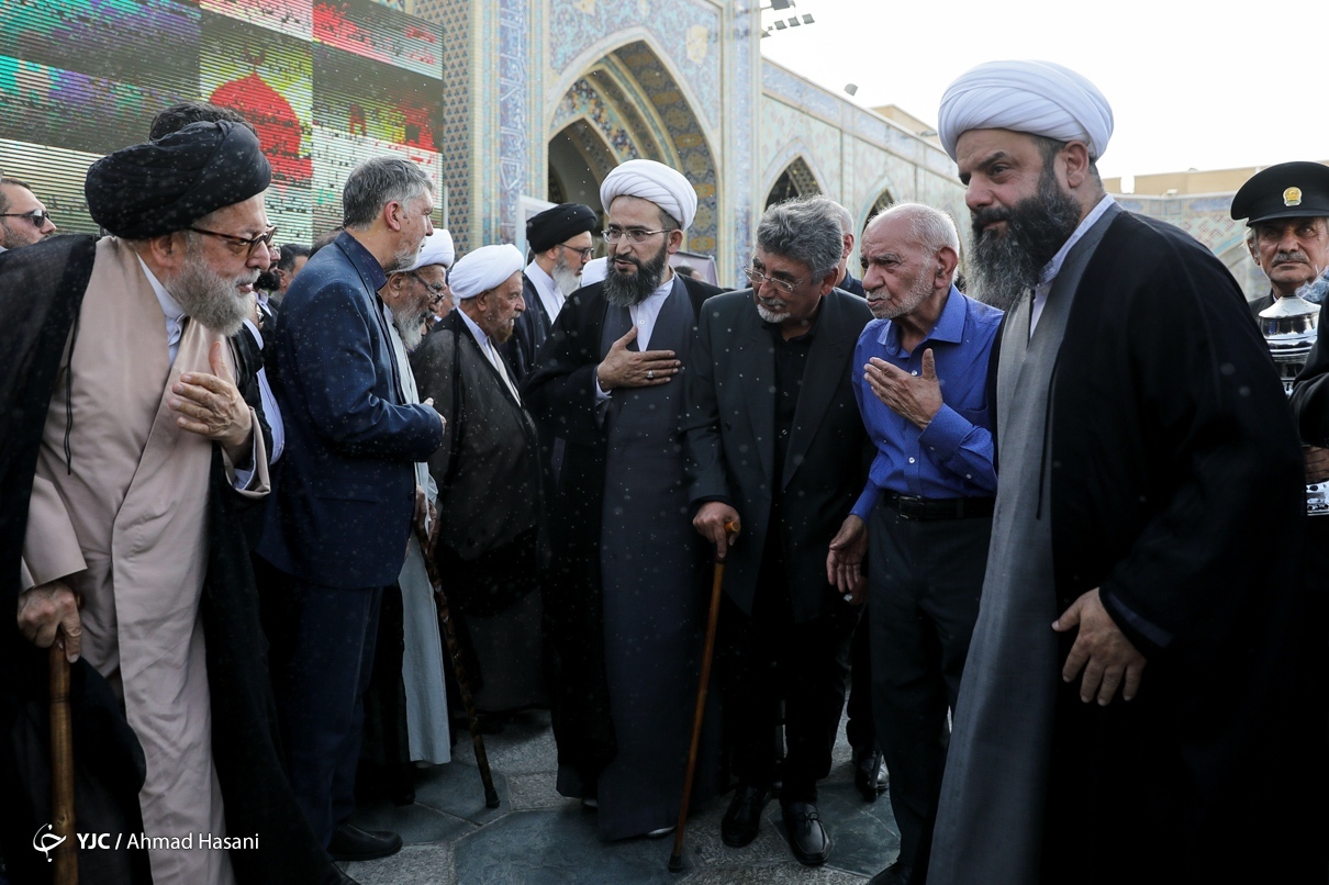 تصاویر: تشییع پیکر مرحوم مهدوی دامغانی در حرم امام رضا (ع)