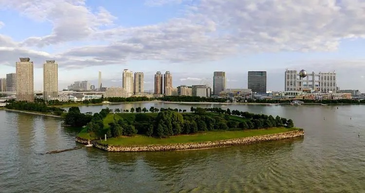 ۱۰ مورد از جذاب ترین و زیباترین جزایر مصنوعی جهان ؛ از &laquo;جزیره اموج&raquo; تا &laquo;جزیره زباله&raquo;