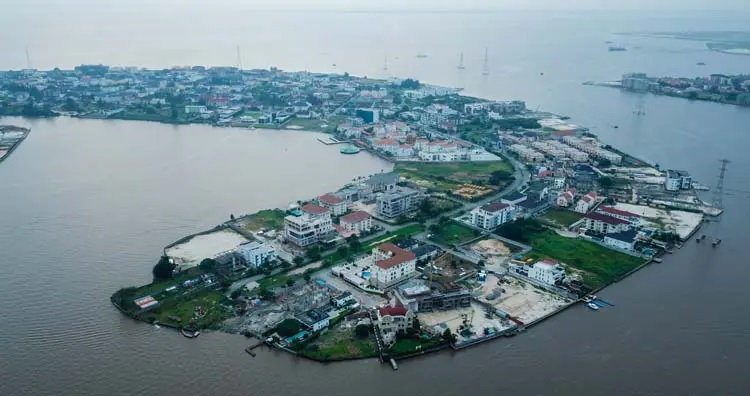 ۱۰ مورد از جذاب ترین و زیباترین جزایر مصنوعی جهان ؛ از &laquo;جزیره اموج&raquo; تا &laquo;جزیره زباله&raquo;