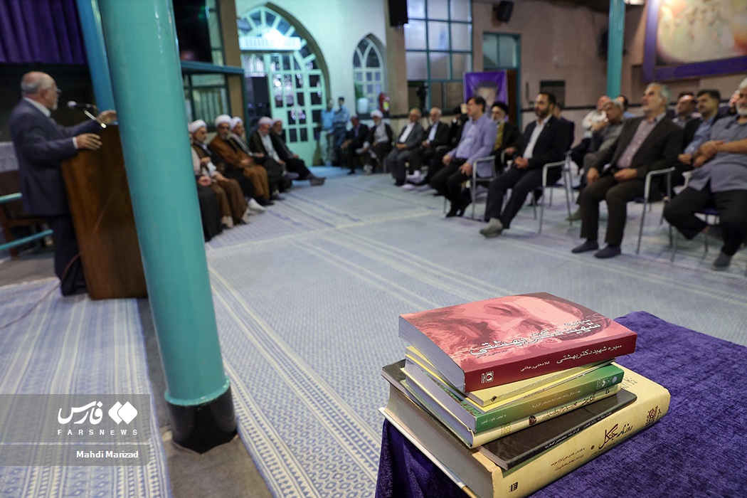 تصاویر: بزرگداشت شهدای ۷۲ تن در حسینیه جماران