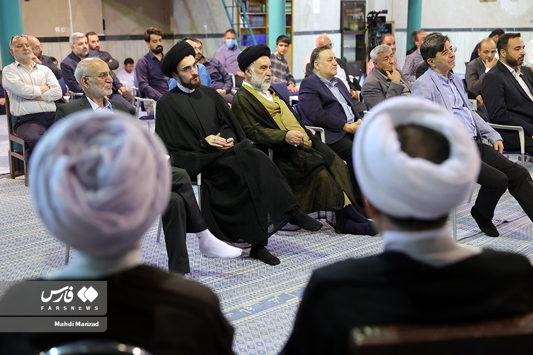 تصاویر: بزرگداشت شهدای ۷۲ تن در حسینیه جماران