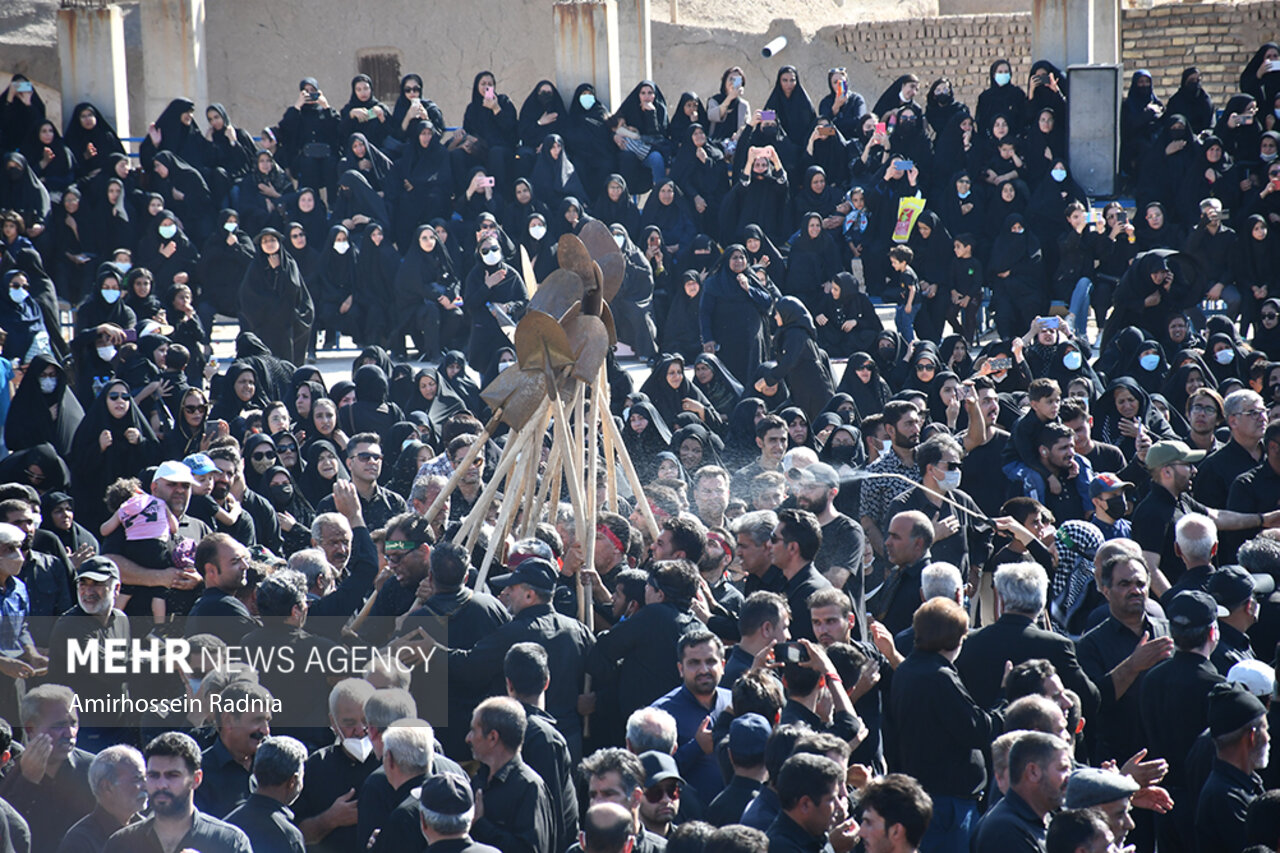 تصاویر: آئین سنتی بیل زنی در خوسف