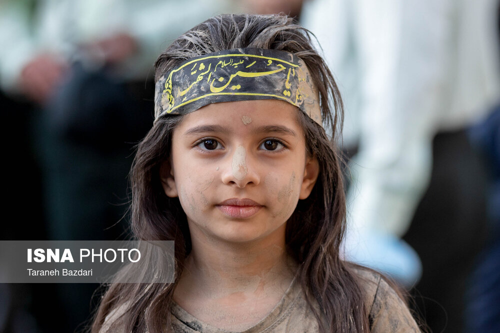 تصاویر: آیین &laquo;گل مالی &raquo;در روز عاشورا_خرم آباد