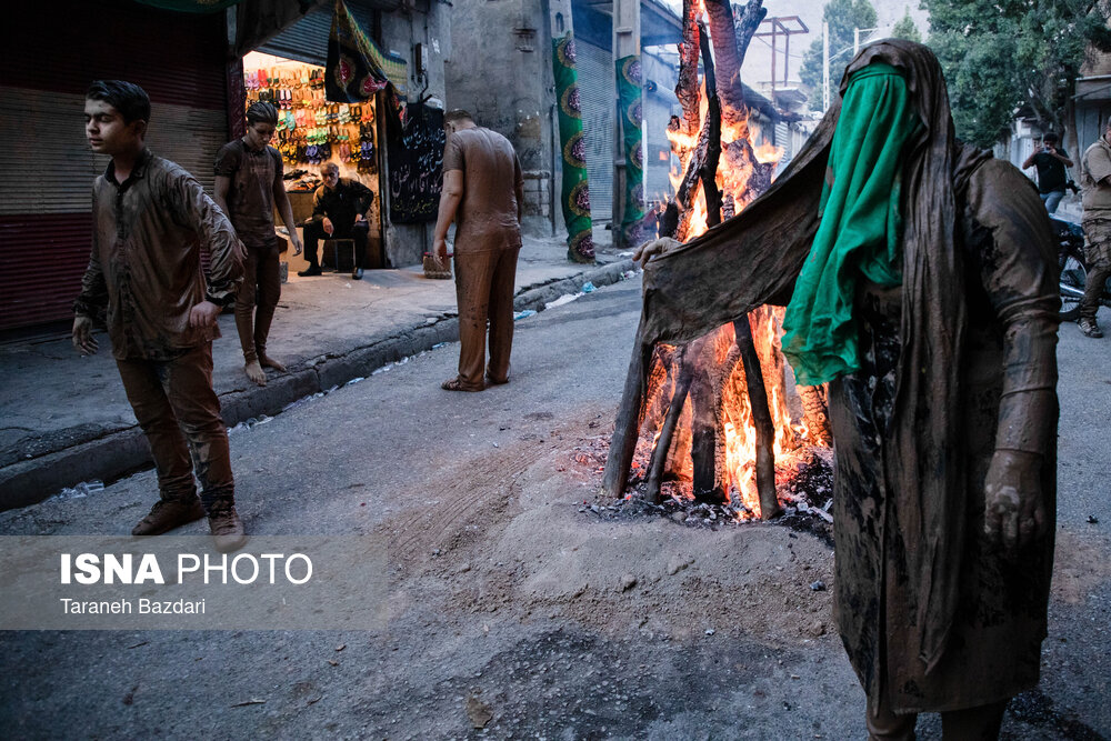تصاویر: آیین &laquo;گل مالی &raquo;در روز عاشورا_خرم آباد