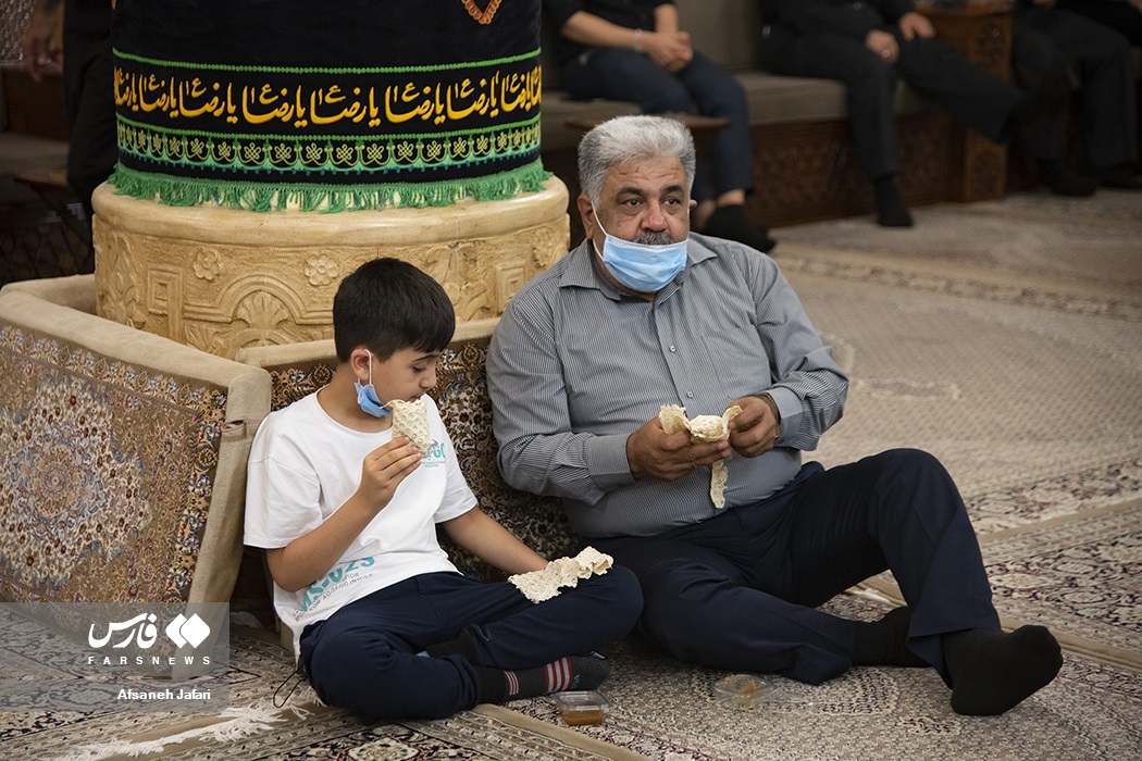 تصاویر: &laquo;نان پوشی&raquo;؛ نذری مادرانه برای فرزندان