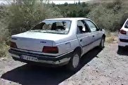 ویدیو / حمله به ماشین‌های مردم در ارزنه؛ شکستن شیشه خودروی گردشگران
