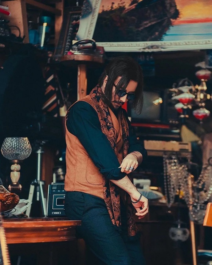 جانی دپ ایرانی: دانشجوی پزشکی بودم / بعد دادگاه جانی بیشتر به چشم آمدم