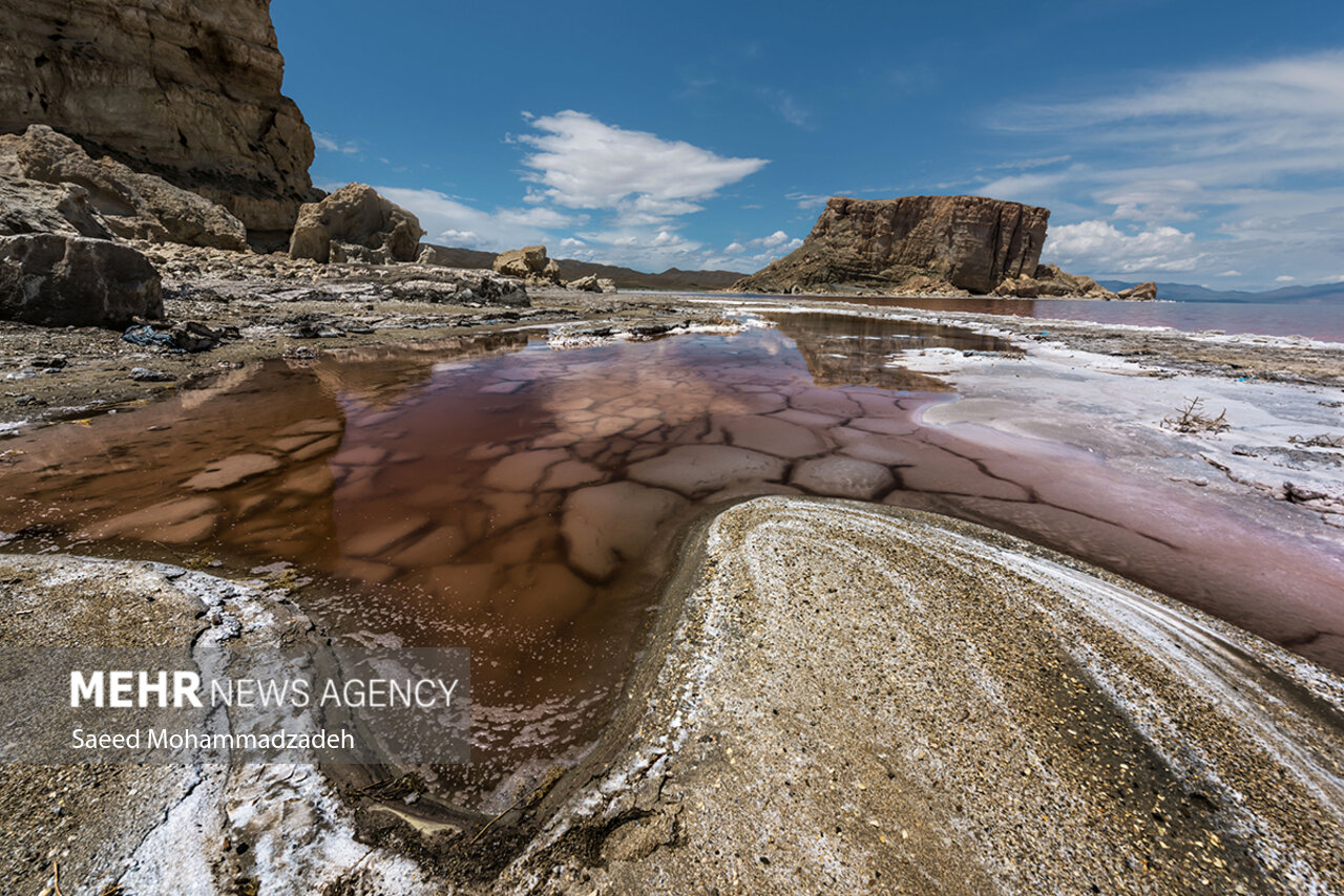 تصاویر: نفس‌های آخر دریاچه ارومیه
