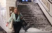 ویدیو /  ورود آب به ایستگاه مترو پاریس پس از بارش باران‌های شدید