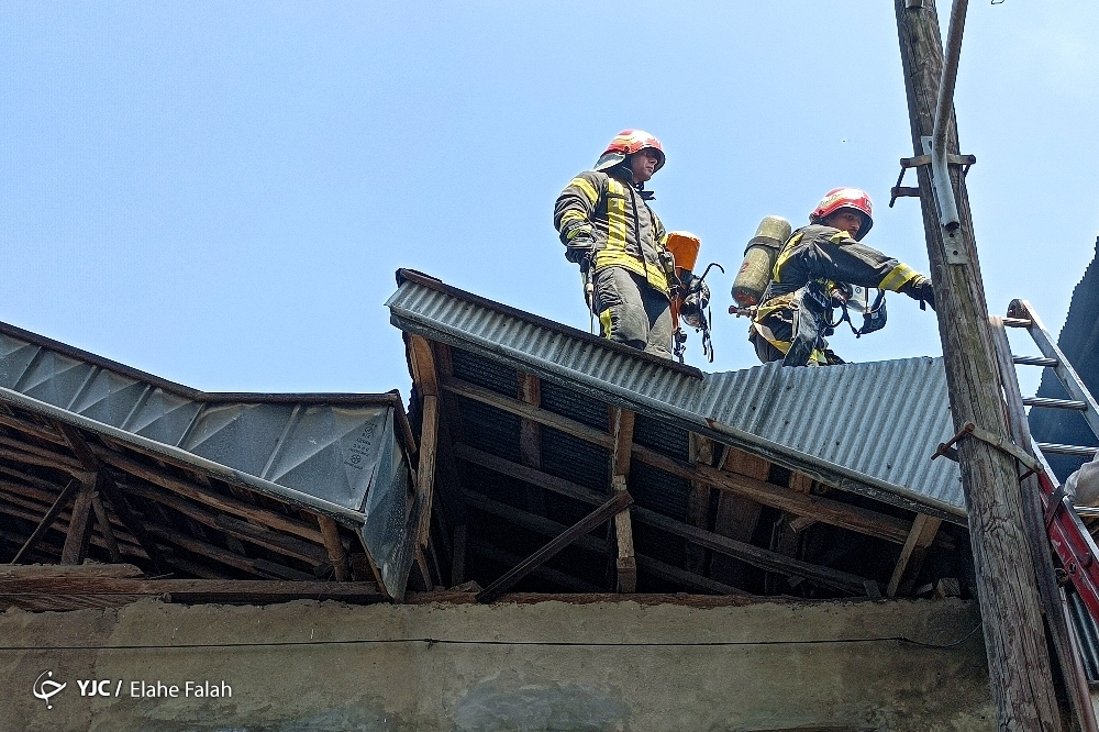 تصاویر: آتش سوزی منزل مسکونی در رشت