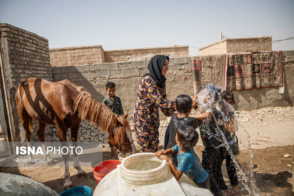 تصاویر: آبرسانی با تانکر به روستاهای درگیر تنش آبی در حمیدیه- خوزستان