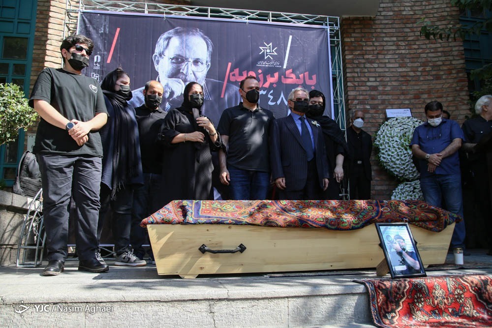 تصاویر: مراسم بدرقه پیکر زنده یاد بابک برزویه در خانه هنرمندان